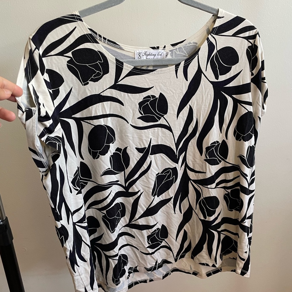 Fighting Eel Black and White Leaf Blouse - Picture 2 of 4